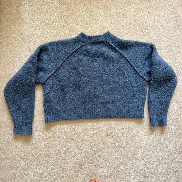Boxy Oversized Cropped Blue Sweater from Zara, Size Large, warm and cozy - Picture 2 of 4